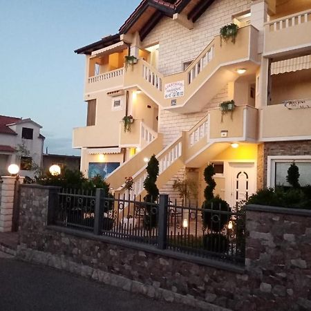 Apartments Ivankovic Stari Grad  Exterior photo